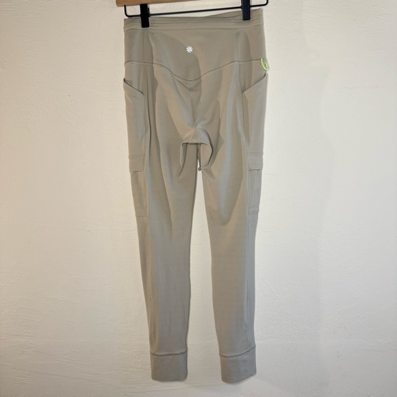 Athleta Salutation Cargo Tight Oak Size Small Petite - Picture 4 of 9